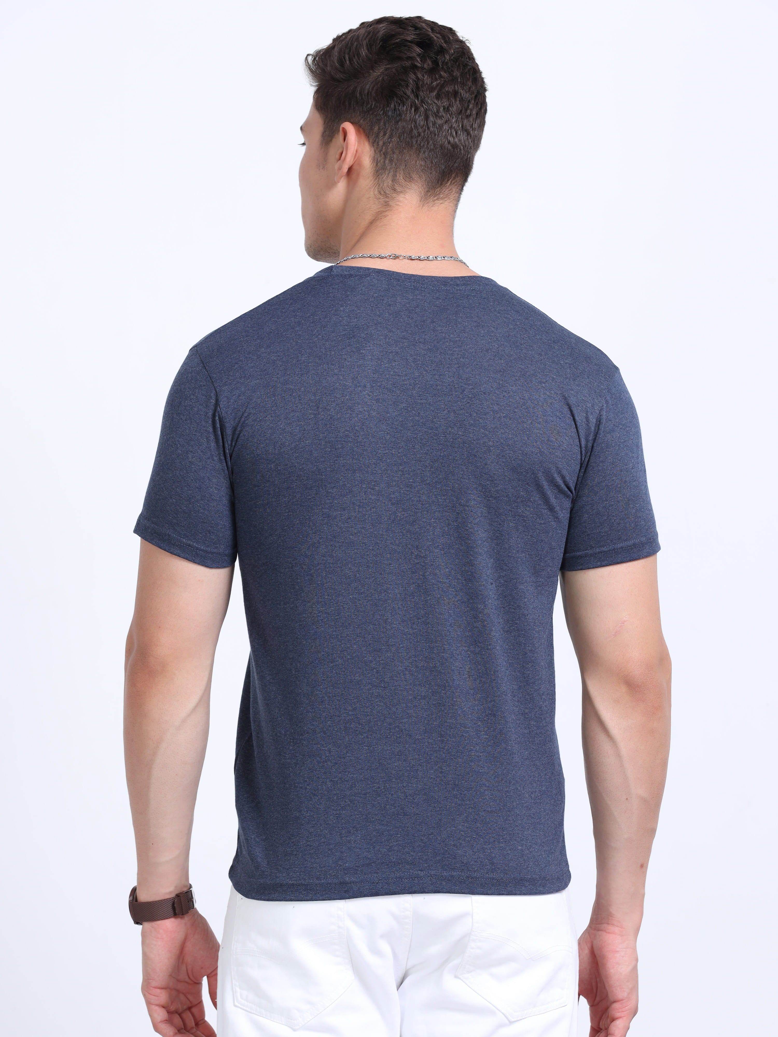 back view of man wearing t-shirt whose colour is Navy Melange