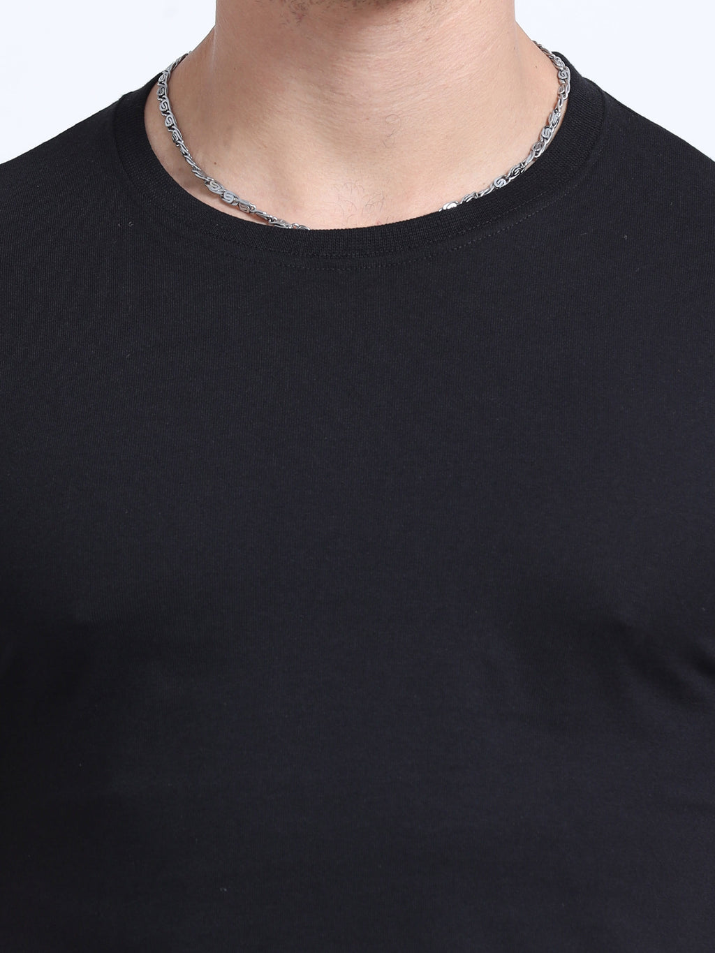 Man wearing a t-shirt with close view in  black 