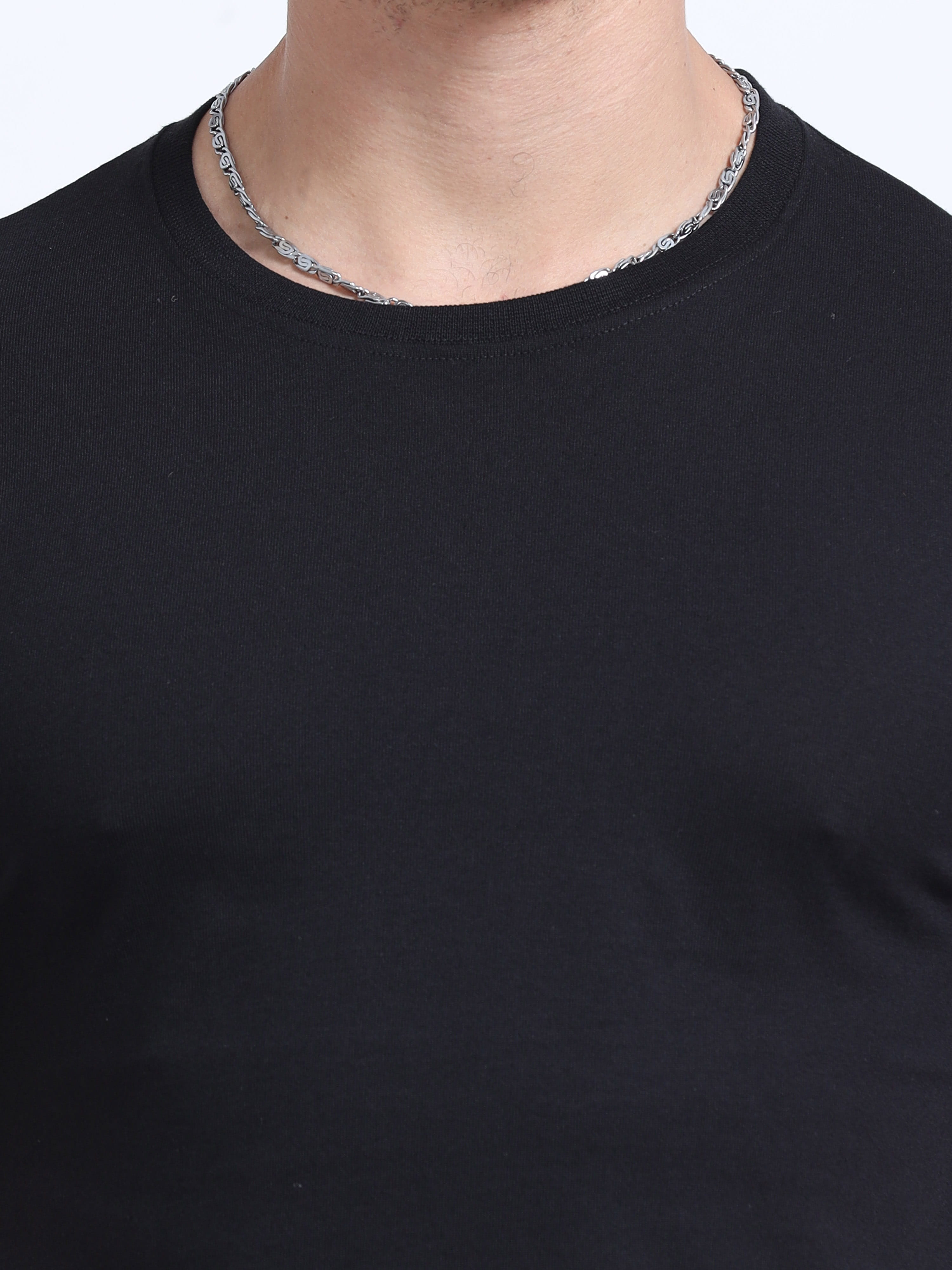 Man wearing a t-shirt with close view in  black 