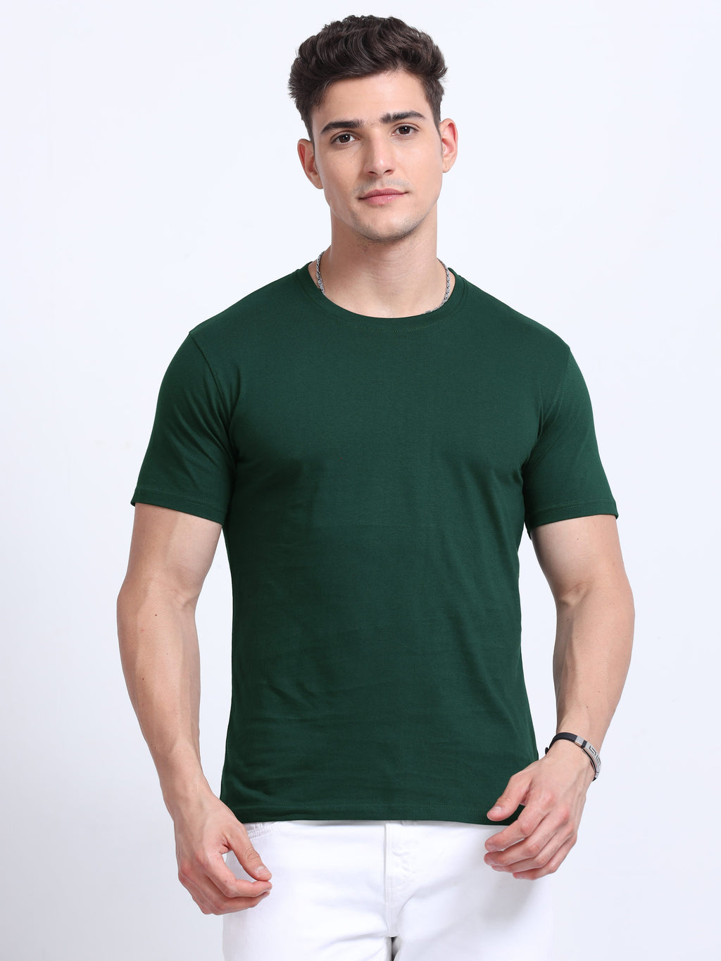 Man wearing a t-shirt with front view in bottle green 