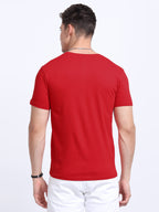 Man wearing a t-shirt with back view in red 