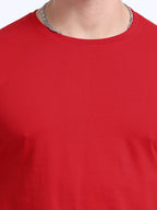 Man wearing a t-shirt with lose view in red 