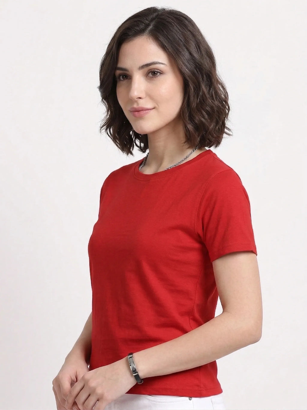Woman wearing a t-shirt with side  view in red 