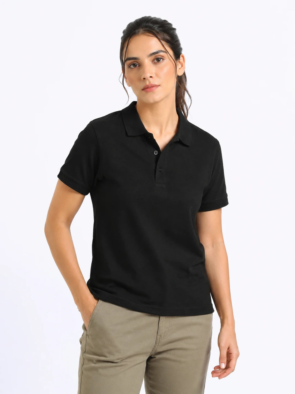 photogenic view of women Wearing  organic cotton polo t-shirt black 